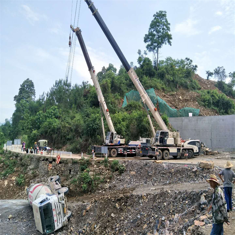 宿州汽车掉沟里叫吊车救援要多少钱